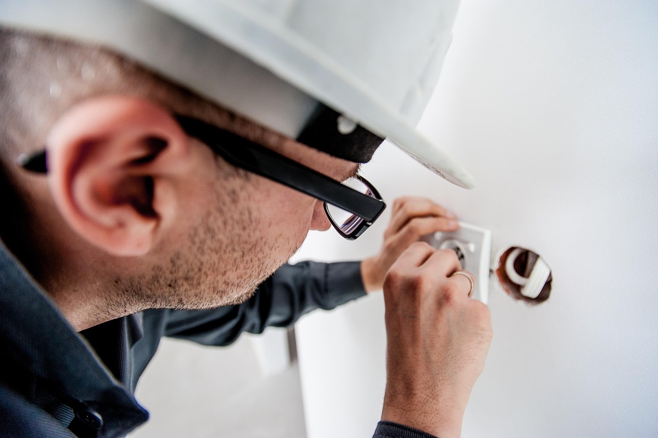 installation de radiateur électrique : solutions efficaces et économiques pour chauffer votre intérieur. guide complet pour choisir, installer et optimiser votre chauffage électrique.