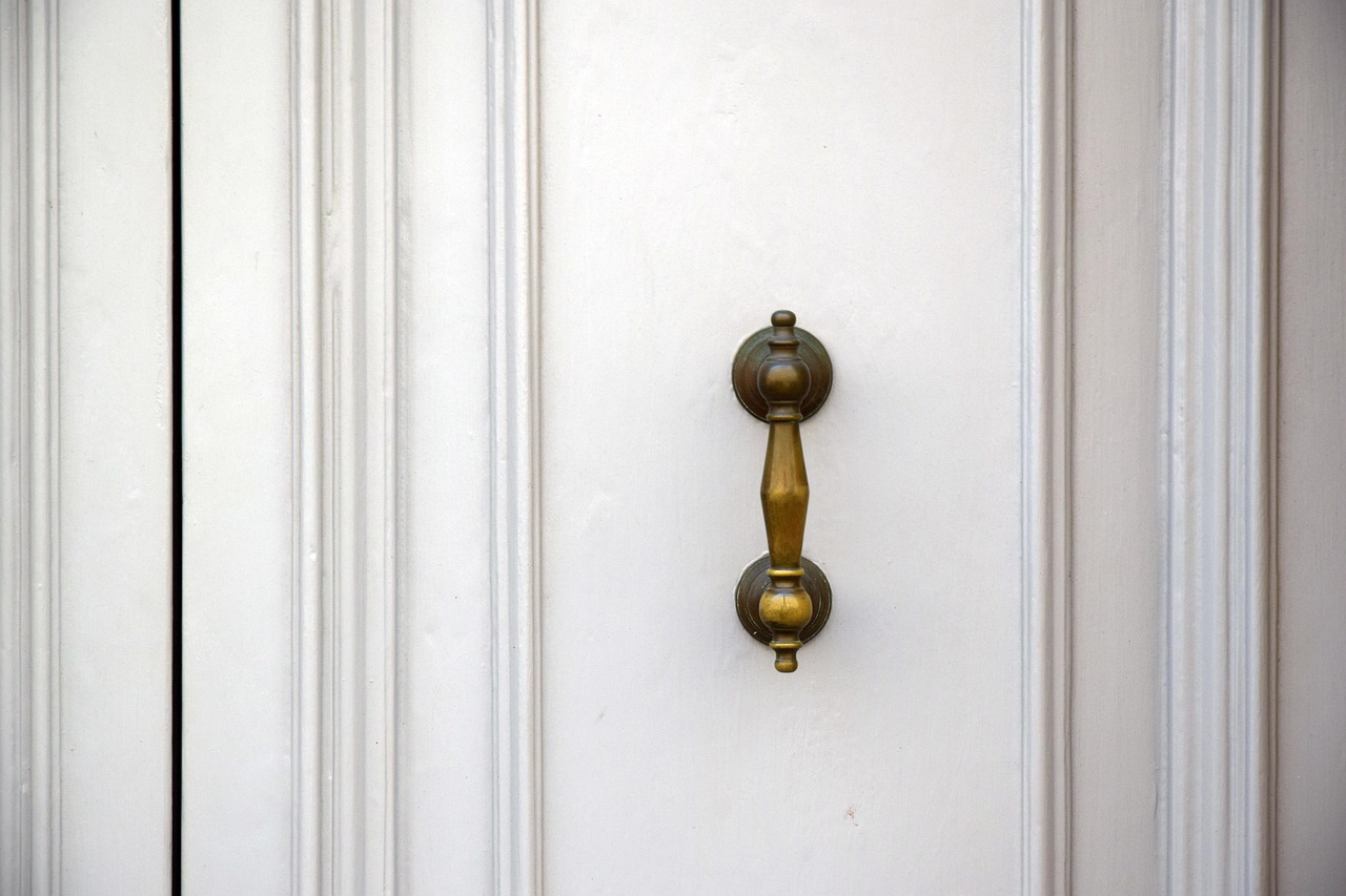 Porte coulissante en applique : guide complet pour bien choisir et installer